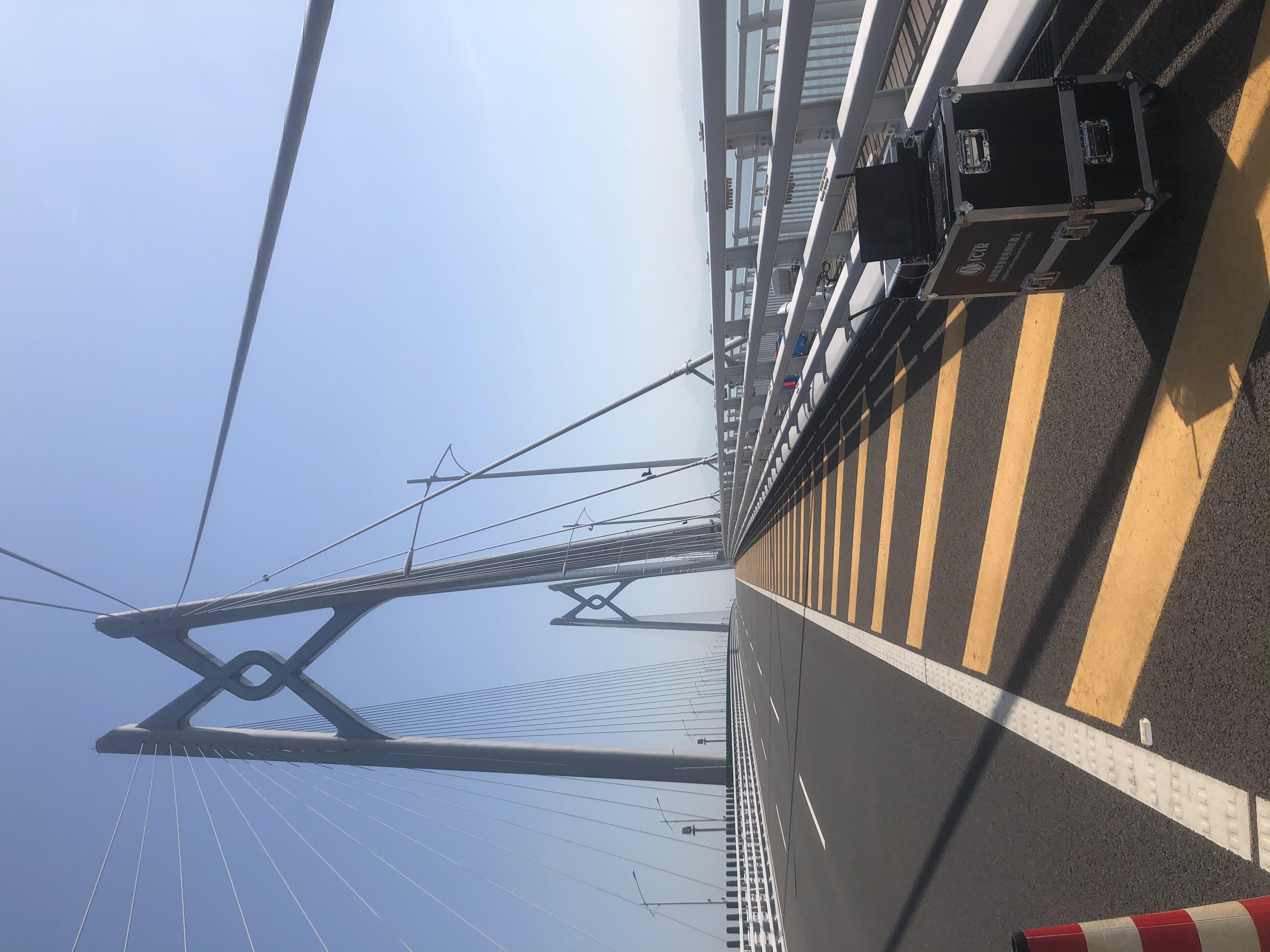 港珠澳大桥218根斜拉索外观检测